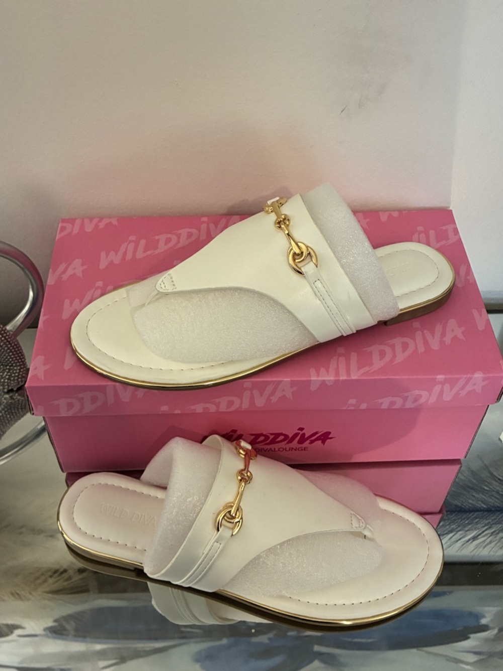 White Flat Sandals Gold Hardware Detail Summer Vacation Resort Slide Sandals - Picture 5 of 8